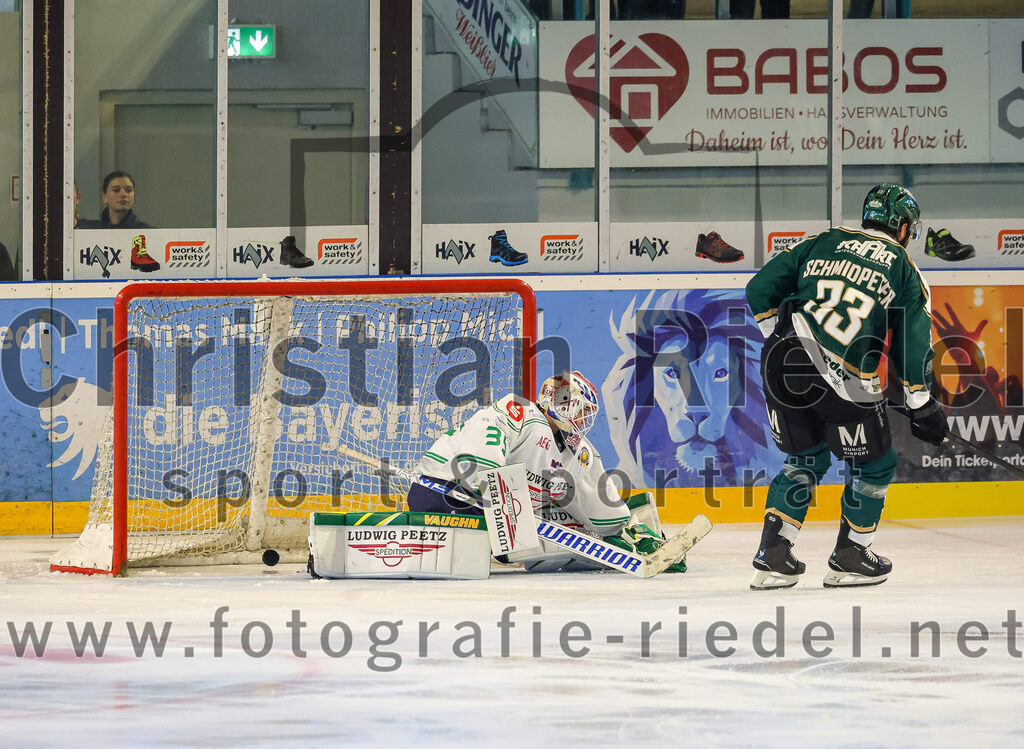 2025-09-21_029_TSV_Erding_gegen_Hoechstadter_Alligators | Erding, Deutschland, 21.09.2025:Eishockey, Oberliga Süd 2025 / 2026, 2. Spieltag, TSV Erding gegen Höchstadter Alligators, Endergebnis: 3:4Tor zum 2:0Torwart Luca Ganz (Höchstadt Alligators, #35), Marc Schmidpeter (Erding Gladiators, #33)Foto: Christian Riedel / fotografie-riedel.net
