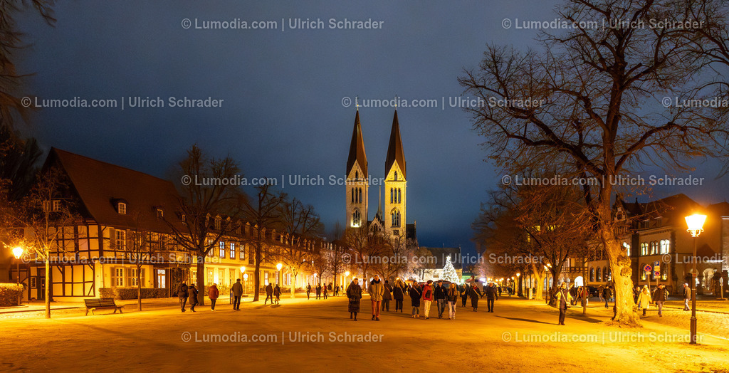 10049-13923 - Advent in den Höfen in Halberstadt | Stockfoto und Bilderpool mit Bildmaterial aus Deutschland, dem Harz, Halberstadt, Quedlinburg, Wernigerode und weltweit. Qualitativ hochwertige und professionelle Fotos anschauen und kaufen. - Realisiert mit Pictrs.com