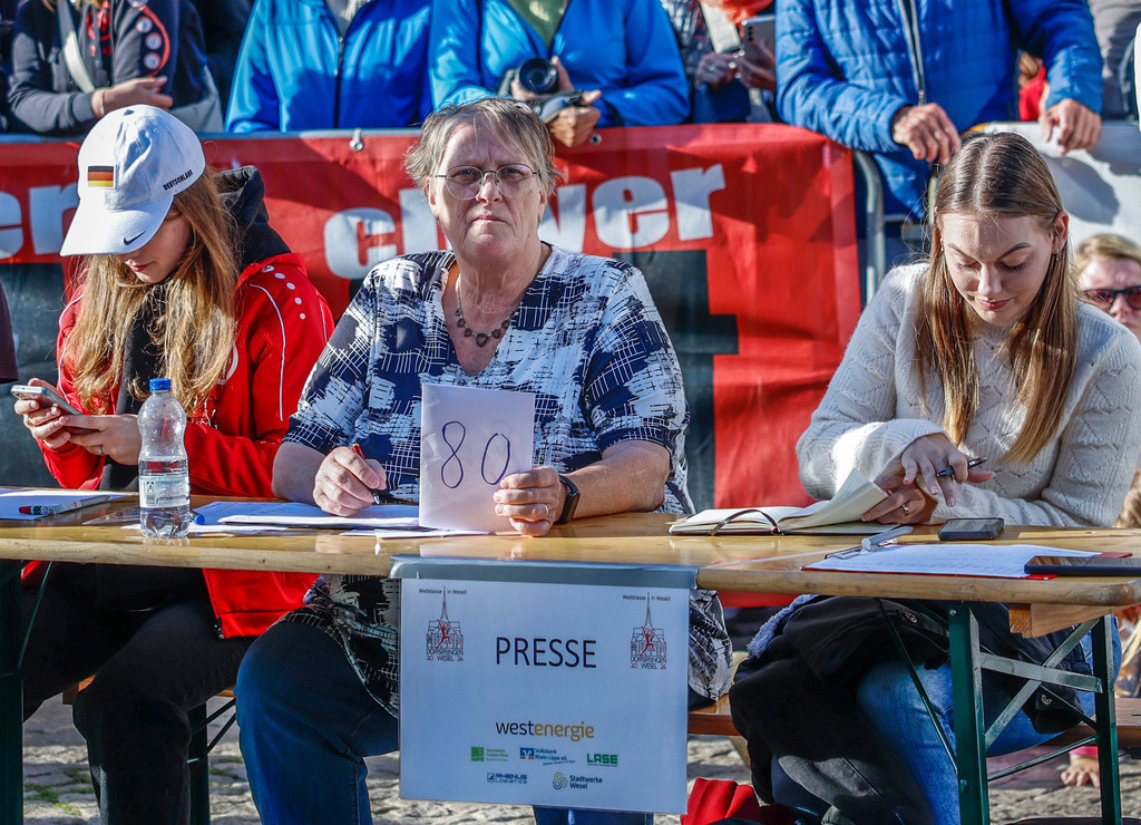 top-top.de 240913-119 | Foto, Video, Fotografie, Videografie, Fotobox, DJ, Discjockey, Musik, Musikbox, Veranstaltung, Photobooth, Amazon, Ebay, Buchtipp, Bestseller, Autor, Verlag, Buch, Wesel, Hamminkeln, NRW, Dinslaken, Rees, Drohne, Hochzeit, Party, Fotobox, Wesel, Fotograf