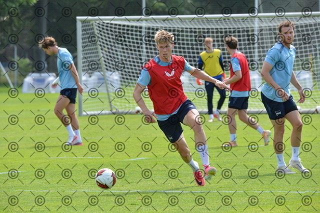 RGE_9788 | Hertha BSC, 2.Bundesliga, Herren, Fußball, Training auf dem Schenckendorffplatz, Mittwoch 29.07. 2026, Saison 2026/27,  Luca Schuler am Ball (Hertha BSC ),  Fotograf: Ralf Gebhardt - Realisiert mit Pictrs.com