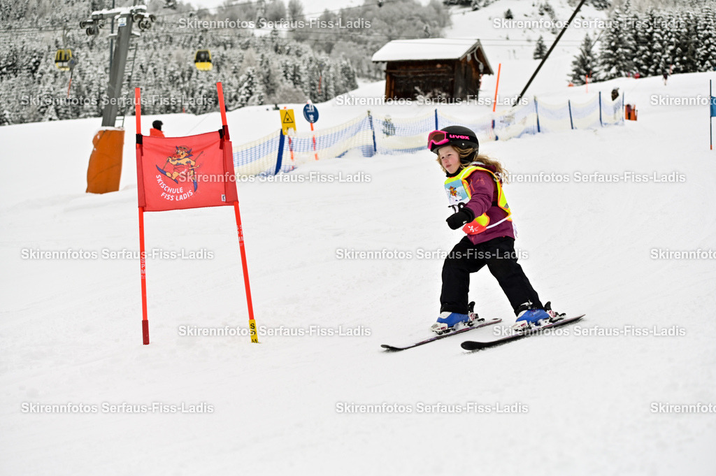 SRF_20.02.2026_0450 | Skirennfotos,Serfaus,Fiss,Ladis,Kinderskirennen,Winter,Tirol,Oberland,skirace,SFL,feelfree,weil wir's genießen,ski,Ski,skifahren,Sonnenplateau, - Realisiert mit Pictrs.com