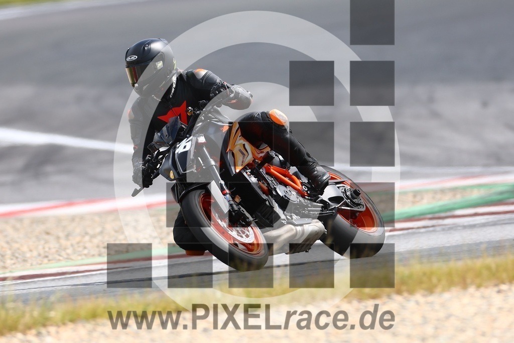 0076-20250522_01818 | Schöne Erinnerungen an spannende Momente - das festzuhalten ist unser Job. PIXELrace.de ist seit 2003 auf den Rennstrecken Europas unterwegs um die Action draußen beim Fahren und die wunderbare Stimmung imm Fahrerlager für euch einzufangen.