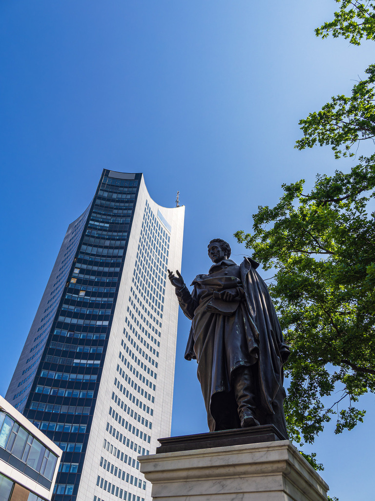 Albrecht Thaer Denkmal und Panorama Tower in der Stadt Leipzig | Albrecht Thaer Denkmal und Panorama Tower in der Stadt Leipzig.