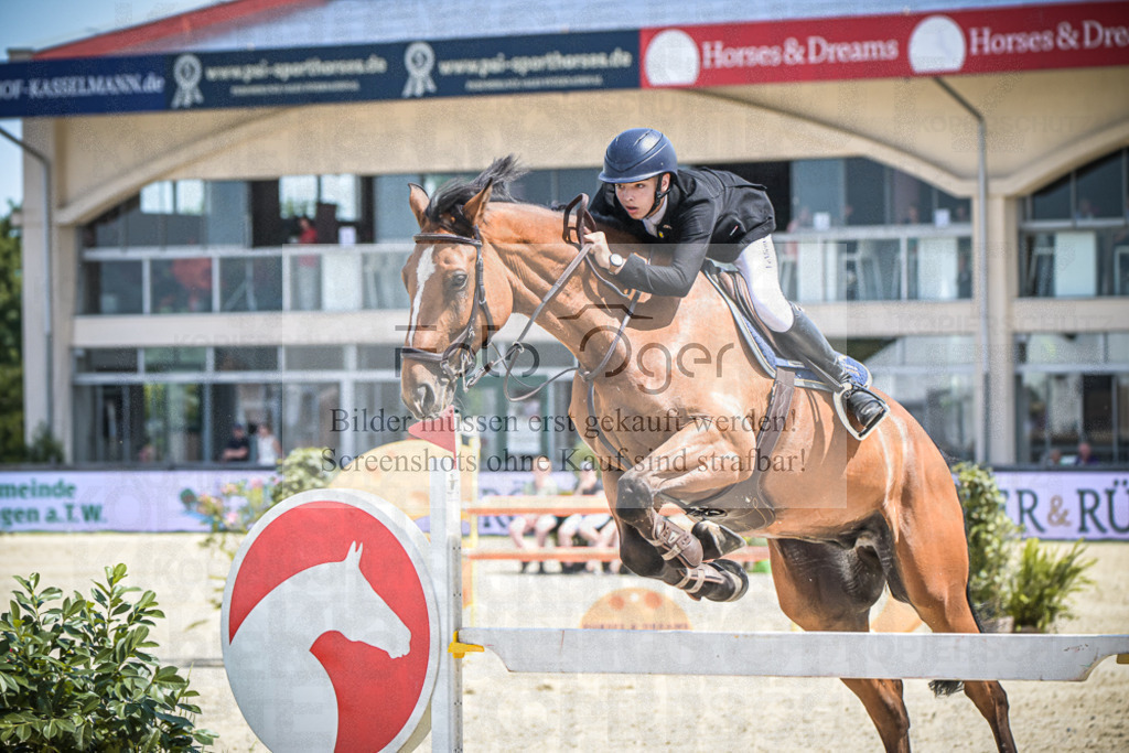 DOS_2705 | Entdecke hochwertige Reitturnierfotos von Foto Oger. Professionell, emotional und authentisch – jetzt Lieblingsmomente im Shop bestellen.Deutschlandweite Turnierfotografie. - Realisiert mit Pictrs.com