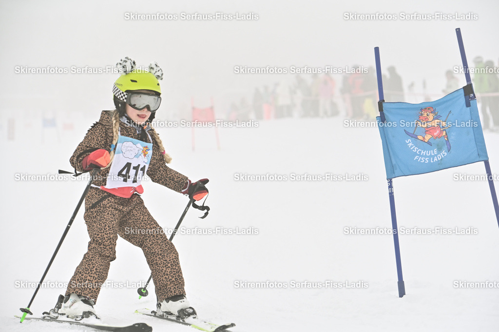 SRF_20.02.2026_0186 | Skirennfotos,Serfaus,Fiss,Ladis,Kinderskirennen,Winter,Tirol,Oberland,skirace,SFL,feelfree,weil wir's genießen,ski,Ski,skifahren,Sonnenplateau, - Realisiert mit Pictrs.com