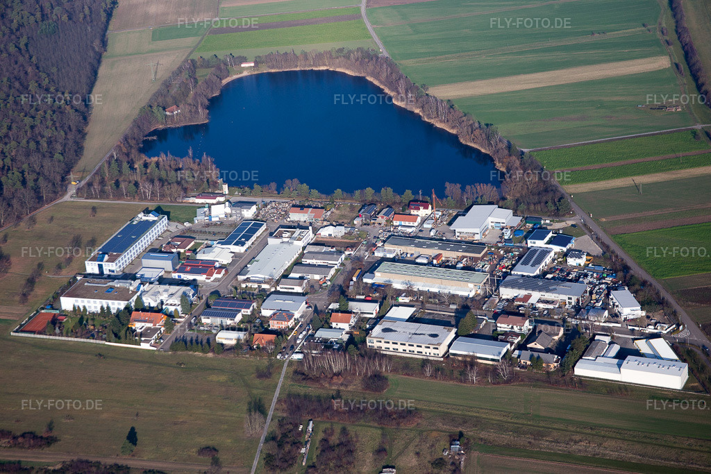Luftbild: Industriestraße am Baggersee Spöck im Ortsteil Spöck in Stutensee im Bundesland Baden-Württemberg in Deutschland. Foto: IMG_085324.jpg vom 19.12.2015 durch Werner Riehm/FLY-FOTO.de