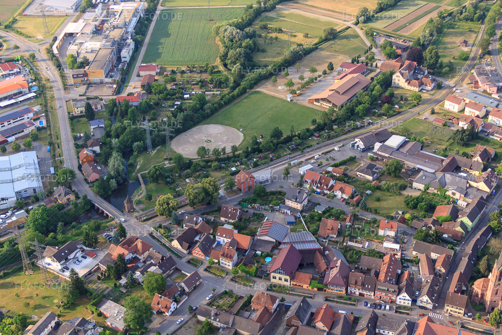 Luftbild: Reit- und Fahrsportverein und Hobby Horsing Reitschule Eichstetten in Eichstetten am Kaiserstuhl im Bundesland Baden-Württemberg in Deutschland. – Foto: IMG_68187.jpg vom 19.06.2014 durch Werner Riehm/FLY-FOTO.de – Auflösung des Originals: 4752 x 3168 px – Reit- und Fahrsportverein Eichstetten e.V.