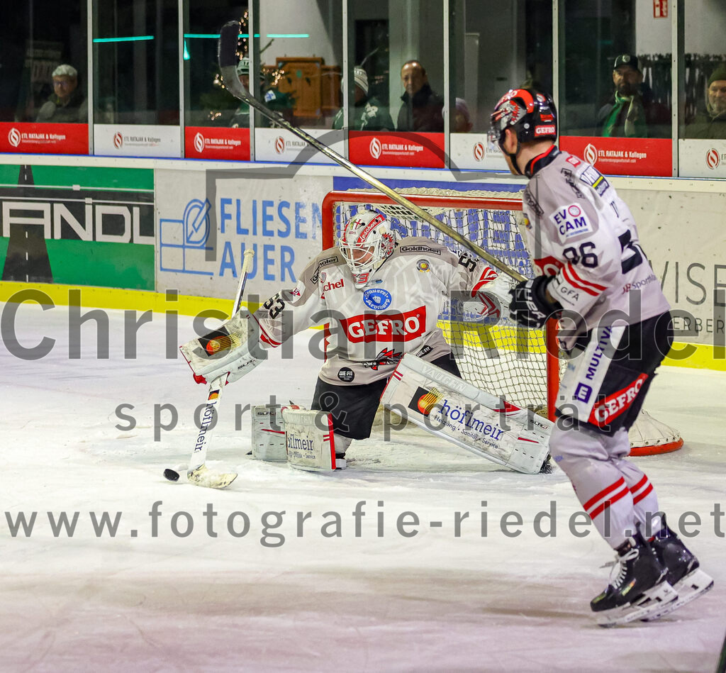 2025-12-14_137_TSV_Erding_gegen_ECDC_Memmingen_Indians | Erding, Deutschland, 14.12.2025:Eishockey, Oberliga Süd 2025 / 2026, 26. Spieltag, TSV Erding gegen ECDC Memmingen Indians, Endergebnis: 1:2Foto: Christian Riedel / fotografie-riedel.net