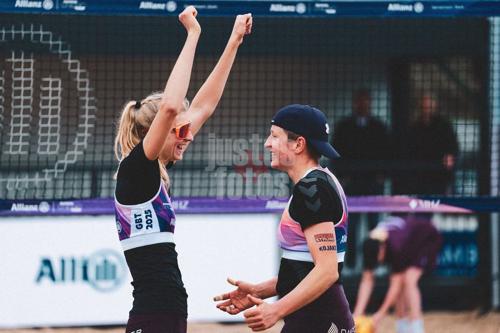 Beachvolleyball | Frauen | Allianz German Beach Tour 2025 | Tourstop Hamburg | 30.05.2025 | v.l. Nele Barber und Melanie Gernert jubeln
