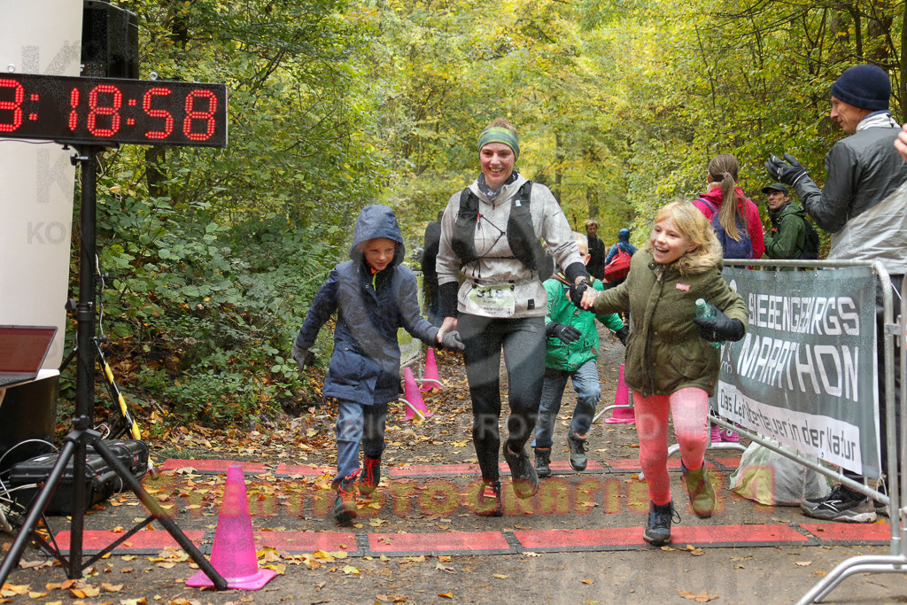 251026_1320_EX1_3228 | Sportfotografie im Rhein-Sieg Kreis, Köln, Bonn, NRW, Rheinland Pfalz, Hessen, etc. Unser Tätigkeitsfeld umfasst den Laufsport vom Volkslauf über den Marathon, Duathlon, Triathon bis zum Ultralauf wie Kölnpfad Ultra oder Schindertrail.