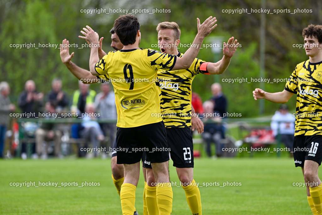 FC Faakersee vs. FC Dölsach | Jubel FC Faackersee Mannschaft, #9 Thomas Unterguggenberger FC Faakersee, #23 Roman Adunka FC Faakersee, #16 Tobias Felix Waldner FC Faakersee, FC Faakersee vs. FC Dölsach, FC Faakersee vs. FC Dölsach am 20.04.2025 in Finkenstein (Sportplatz Finkenstein), Austria, (Photo by Bernd Stefan)