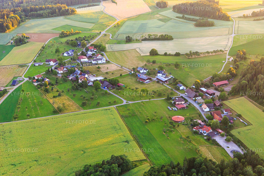 Luftbild: Dorfansicht aus Westen im Ortsteil Brachfeld in Sulz im Bundesland Baden-Württemberg in Deutschland. Foto: IMG_149106.jpg vom 28.06.2025 durch Werner Riehm/FLY-FOTO.de