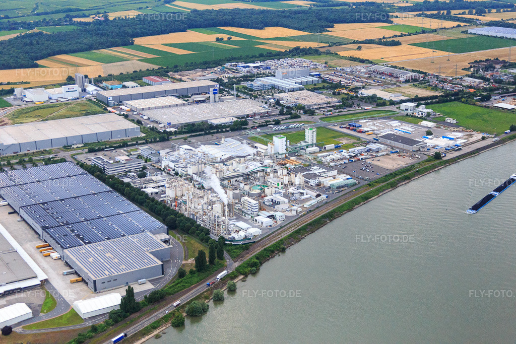 Luftbild: Chemische Anlagen am Rheinufer der PQ Germany GmbH Werk Worms und Grace GmbH und Warenlager der VILEDA GMBH in Worms im Bundesland Rheinland-Pfalz in Deutschland. Foto: IMG_091123.jpg vom 04.07.2016 durch Werner Riehm/FLY-FOTO.deWWW.GRACE.COM