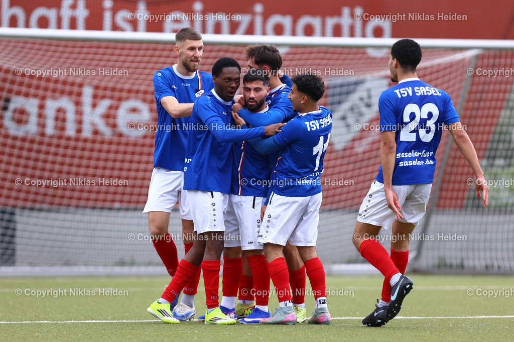NH_TSVSasel_FCSuederelbe_OberligaHamburg_03042026 | #10 Lukas-Gabriel Kourkis (TSV Sasel) bejubelt zusammen mit seinen Teamkollegen seinen Treffer zum 2:1.Fußball I Herren I Gamesright Oberliga Hamburg I Saison 2025-2026  I 18. Spieltag I TSV Sasel - FC Süderelbe I 03.04.2026 I Sportplatz Parkweg