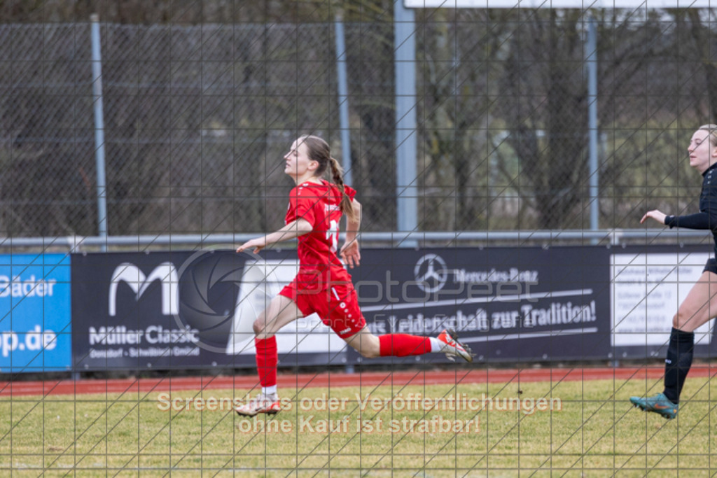 20250223_140351_0430 | #,1.FC Donzdorf (rot) vs. TSV Tettnang (schwarz), Fussball, Frauen-WFV-Pokal Achtelfinale, Saison 2024/2025, Rasenplatz Lautertal Stadion, Süßener Straße 16, 73072 Donzdorf, 23.02.2025 - 13:00 Uhr,Foto: PhotoPeet-Sportfotografie/Peter Harich