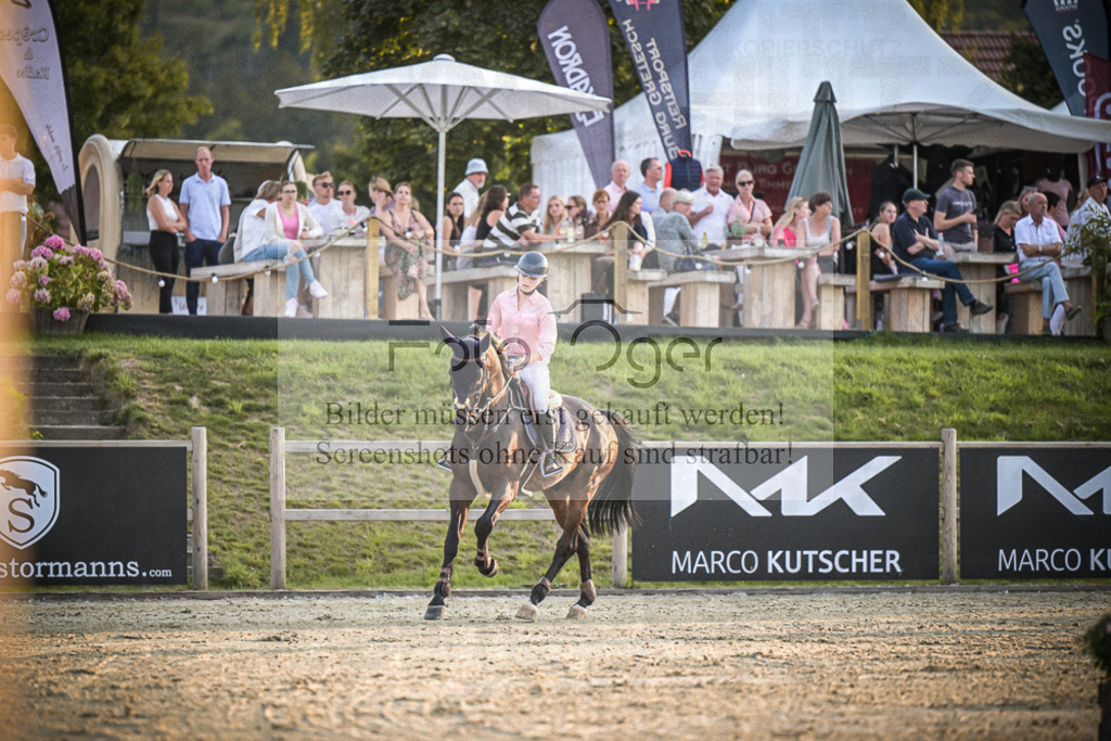 DOS_1300 | Entdecke hochwertige Reitturnierfotos von Foto Oger. Professionell, emotional und authentisch – jetzt Lieblingsmomente im Shop bestellen.Deutschlandweite Turnierfotografie. - Realisiert mit Pictrs.com