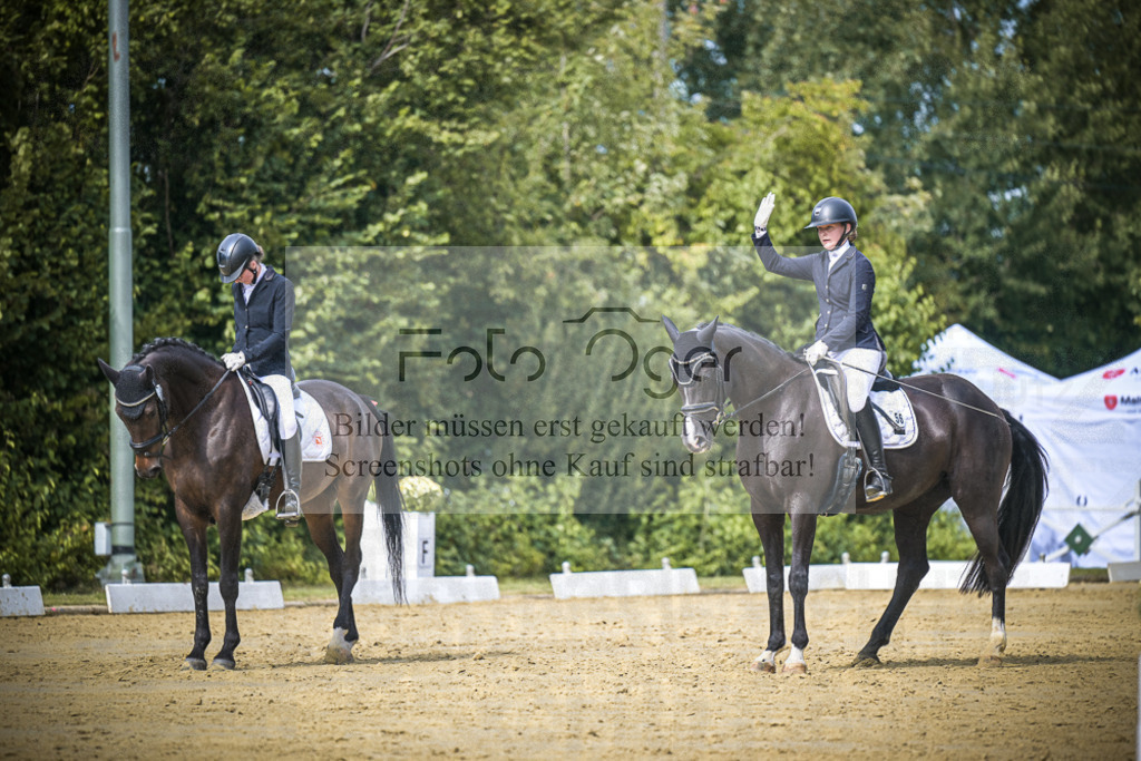 DOS_6037 | Entdecke hochwertige Reitturnierfotos von Foto Oger. Professionell, emotional und authentisch – jetzt Lieblingsmomente im Shop bestellen.Deutschlandweite Turnierfotografie. - Realisiert mit Pictrs.com