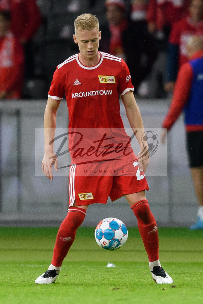 FCUKUO20210826_184 | Fussball, Herren: Timo Baumgartl (1.FC Union Berlin) in Aktion, am Ball, Einzelaktion beim Spiel der UEFA Conference League zwischen 1. FC Union Berlin und Kuopion PS im Olympiastadion am 26.08.2021 in Berlin, Deutschland. - Realisiert mit Pictrs.com