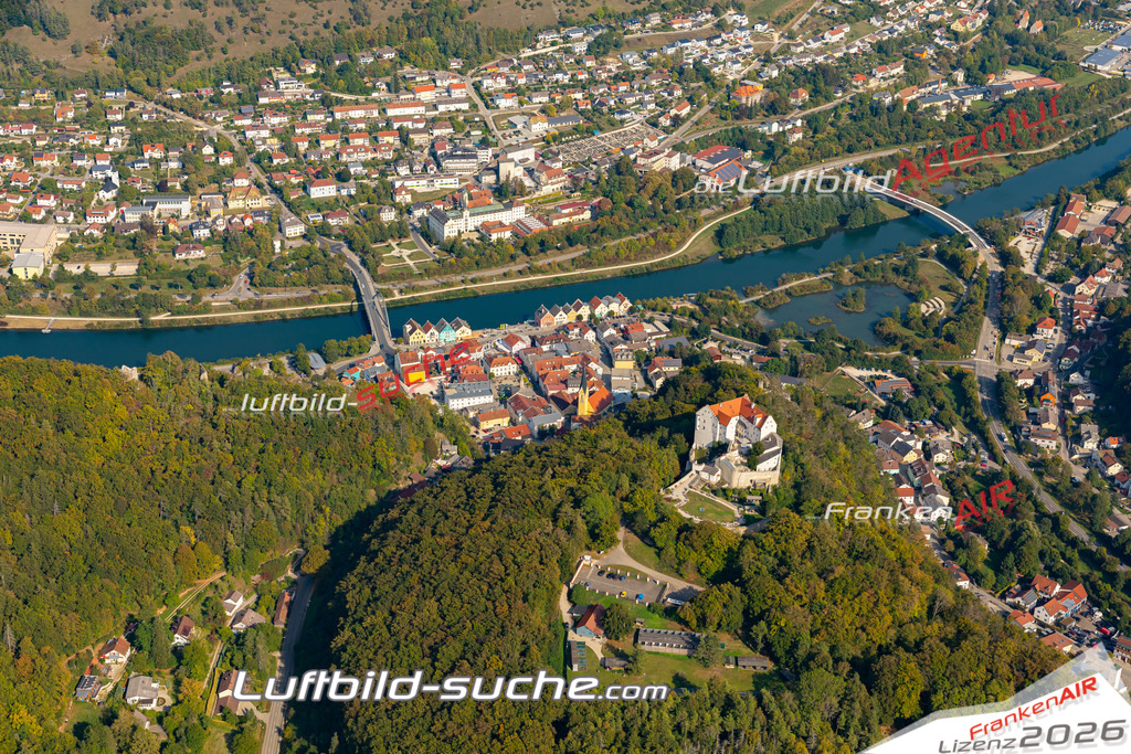 Aktuelles Luftbild von altstadt Riedenburg - Die Luftaufnahme wurde 2020 mittels UL-Flugzeug erstellt ( keine Drohne ) - hochauflösende Kamera-Systeme von  Canon -Beste Qualität - Für grossformatige Ausdrucke geeignet. Die Geschenkidee !
