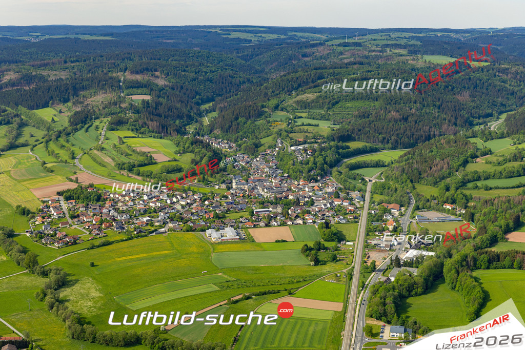 Die Luftaufnahme Rothenkirchen - Pressig wurde 2022 vom Flugzeug aus (keine Drohne) erstellt. Hohe Auflösung -für große Poster und Wandbilder geeignet - Garantiert!