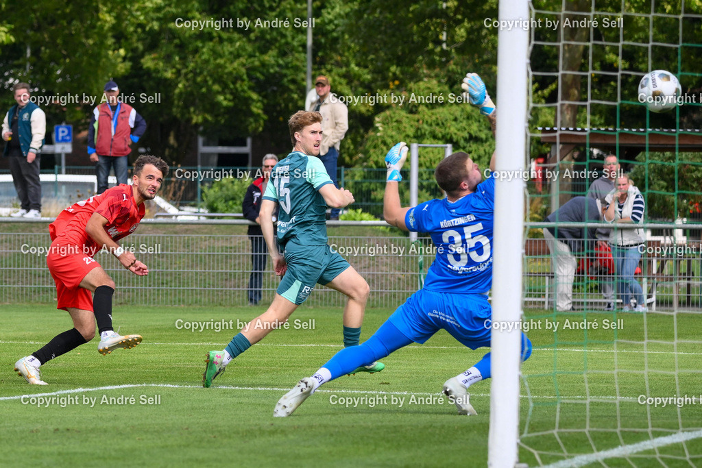 PSV Neumünster vs FC KIlia Kiel | Meiko Werner (PSV #15) &amp; Tilman Körtzinger (PSV #35) vs Drilon Trepca (Kilia #25 erzielt hier das 1-0) / Fußball-Oberliga Männer 2026/2027 / PSV Neumünster vs FC KIlia Kiel / PSV Stadion Platz A / Neumünster / 29.08.26 - Realisiert mit Pictrs.com