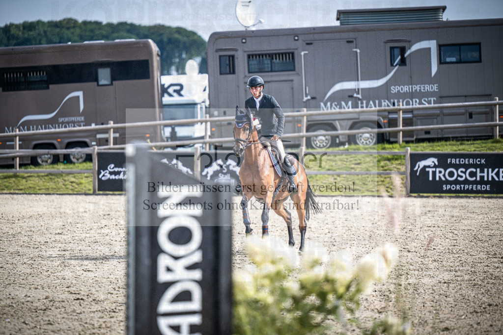 DOS_8374 | Entdecke hochwertige Reitturnierfotos von Foto Oger. Professionell, emotional und authentisch – jetzt Lieblingsmomente im Shop bestellen.Deutschlandweite Turnierfotografie. - Realisiert mit Pictrs.com