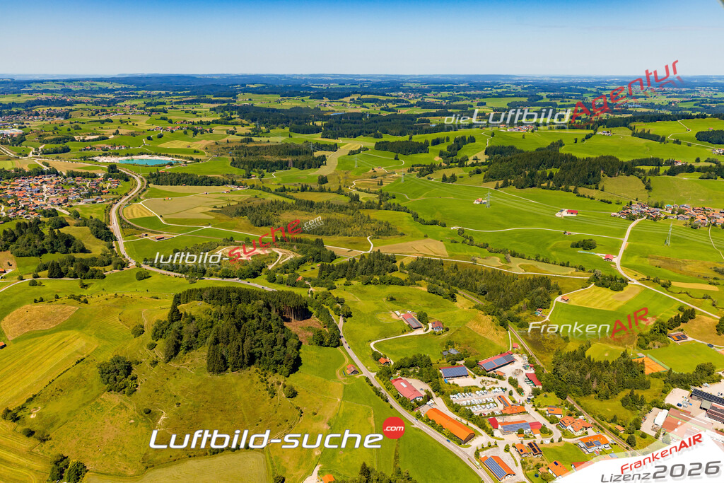 Schöne Luftaufnahme Weißbach Pfronten - Die Luftaufnahme wurde 2025 vom Flugzeug heraus erstellt ( keine Drohne ) - Hochauflösende Luftaufnahme - für professionelle Ausdrucke geeignet. Die Geschenkidee !Mit Lizenz und Bildrechte bestellbar
