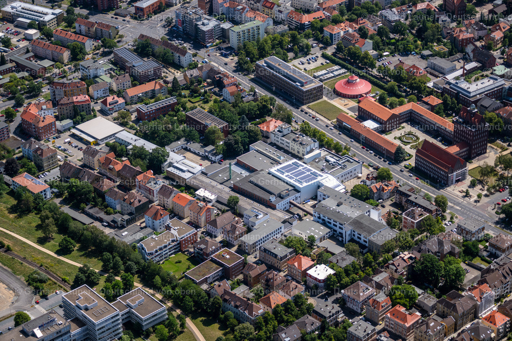 4035623 | BRAUNSCHWEIG 31.07.2020 Gewerbegebiet und Firmenansiedlung an der Straße Rebenring im Ortsteil Siegfriedviertel in Braunschweig im Bundesland Niedersachsen, Deutschland. Weiterführende Informationen bei: Heimbs Kaffee GmbH &amp; Co. KG,  Rebenpark GmbH. // Industrial estate and company settlement on street Rebenring in the district Siegfriedviertel in Brunswick in the state Lower Saxony, Germany. Further information at: Heimbs Kaffee GmbH &amp; Co. KG,  Rebenpark GmbH. Foto: Gerhard Launer