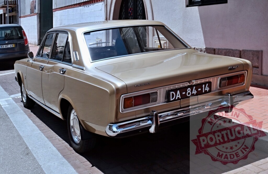Classic Ford P7 parked on a cobblestone street | Rear view of a vintage Ford P7 car parked on a European cobblestone street, showcasing its classic design - Realisiert mit Pictrs.com