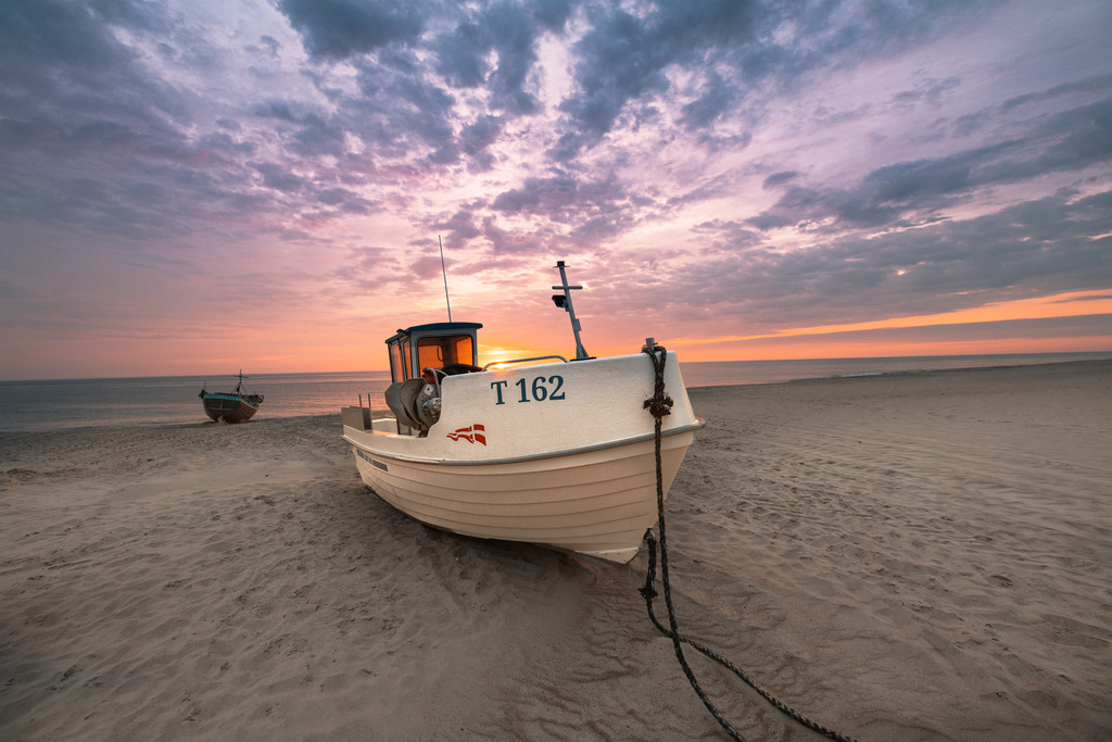 Fischerboot am Strand | Hier jetzt die schönsten Landschaft,Wetter und Tier als Wandbilder und vieles mehr zum günstigen preis bestellen, Der Fotograf aus Heiligenhaus - Realisiert mit Pictrs.com