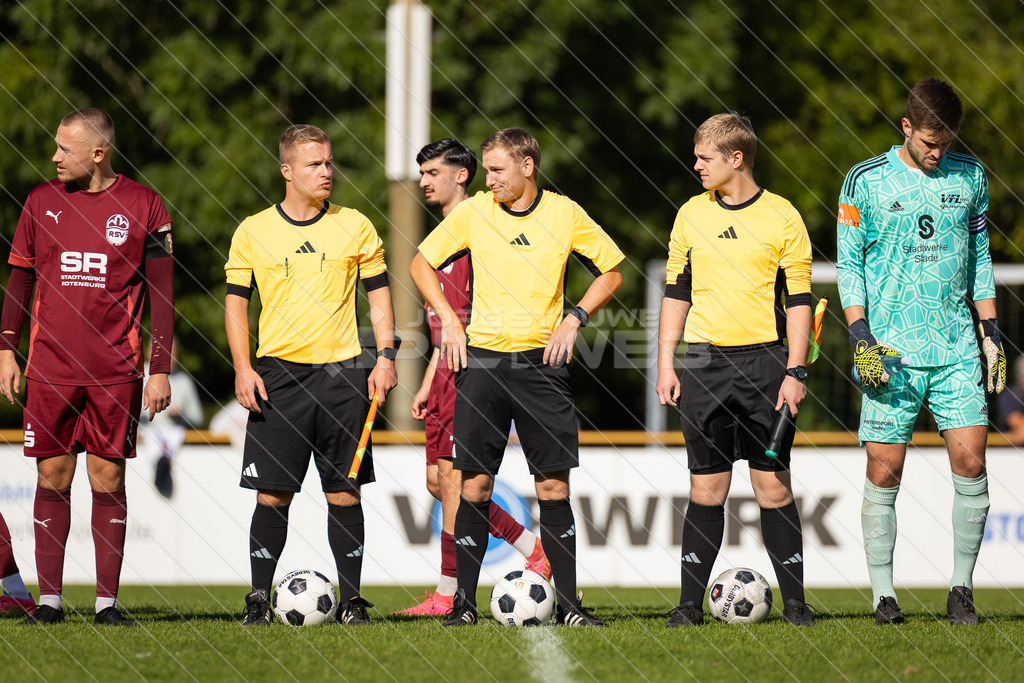 20250928_Picselweb-Fotografie_1R3_1201 | Spielszenen aus dem Spiel VfL Güldenstern Stade - Rotenburger SV. Ergebnis 0:3 - Realisiert mit Pictrs.com