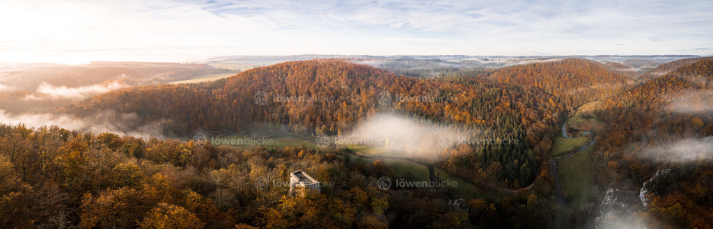 Ruine Wartstein am Morgen mit Nebeldunst | löwenblicke | shop