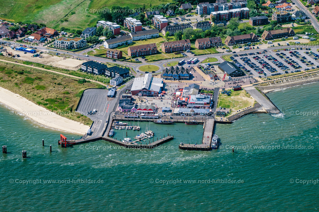 Sylt_List_Hafen_Gosch_Alte_Tonnenhalle_ELS_5884130625 | LIST 21.06.2025 Hafenanlagen am Ufer des Hafenbeckens in List auf der Insel Sylt im Bundesland Schleswig-Holstein, Deutschland. // Port facilities on the shores of the harbor of in List on Island Sylt in the state Schleswig-Holstein, Germany. Foto: Martin Elsen