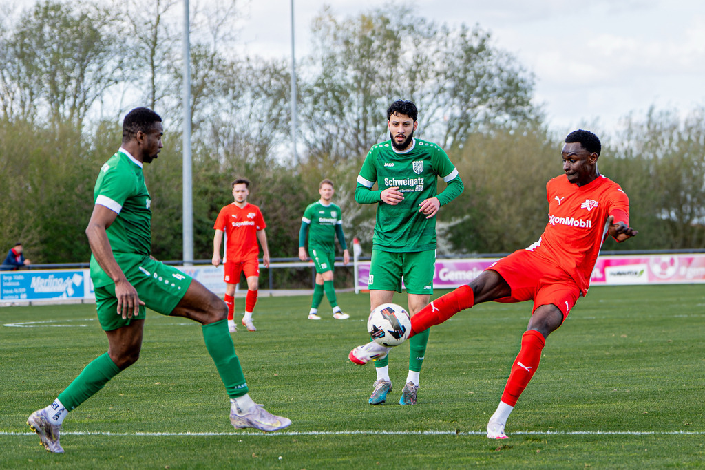 Fußball I Herren I Saison 2025-2026 I Bezirksliga Weser-Ems 4 I 26. Spieltag I VFL Oythe - SV Hansa Friesoythe I 20415 | jns.sportfotos - Realisiert mit Pictrs.com