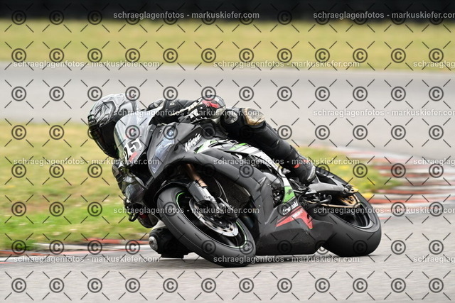 25bt02-1476 | markuskiefer.com - Realisiert mit Pictrs.com