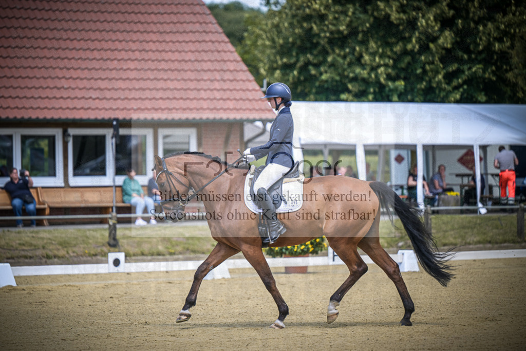 DOS_3819 | Entdecke hochwertige Reitturnierfotos von Foto Oger. Professionell, emotional und authentisch – jetzt Lieblingsmomente im Shop bestellen.Deutschlandweite Turnierfotografie. - Realisiert mit Pictrs.com