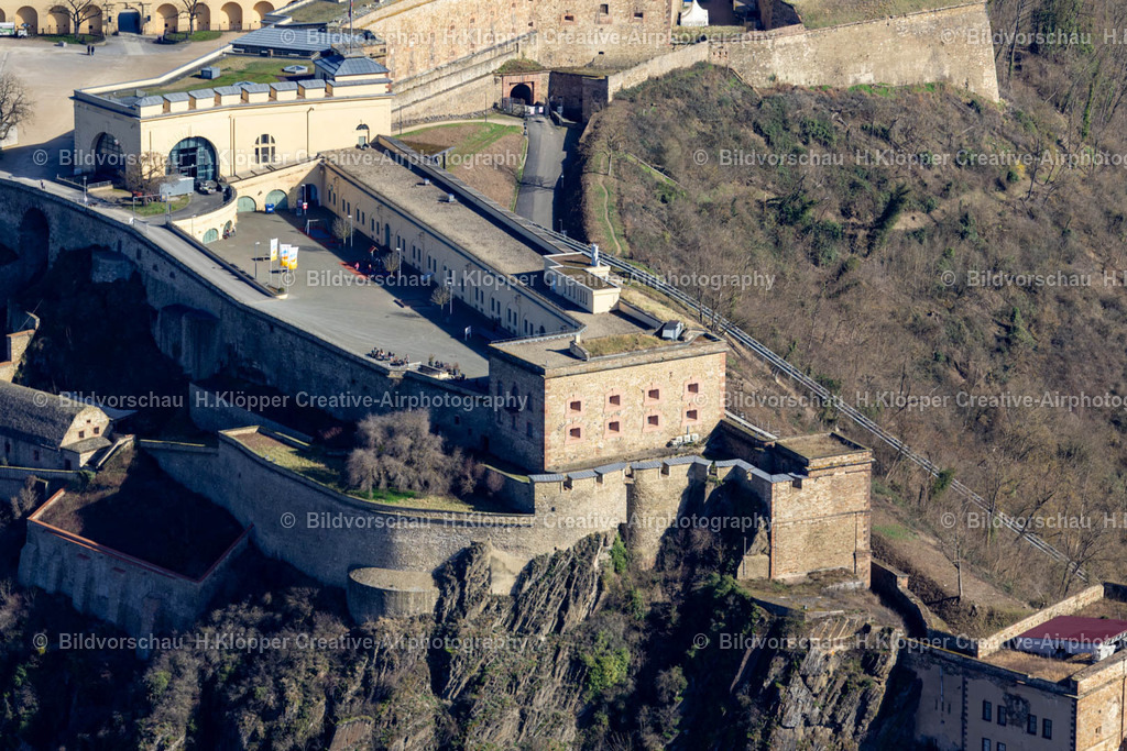 Luftbilder Koblenz-9971 | Luftbildfotografie Burganlage der " Festung Ehrenbreitstein " am Ufer des Rheins in Koblenz im Bundesland Rheinland-Pfalz, Deutschland. - Realisiert mit Pictrs.com