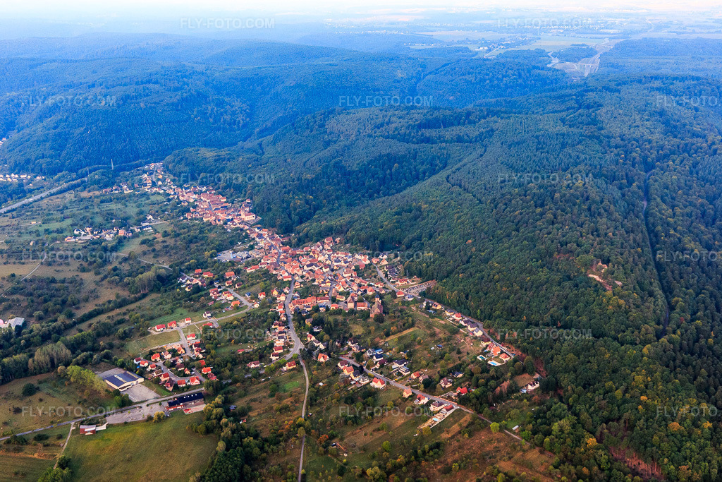 Aerial view: View of the town from the northeast in Saint-Jean-Saverne in the state Bas-Rhin, France.Photo: IMG_117797.jpg taken on 09/14/2019 by Werner Riehm/FLY-FOTO.comResolution of the original: 5402 x 3601 px