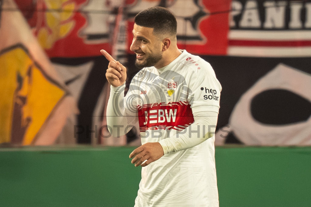 VfB Stuttgart vs. SC Freiburg, Fussball, DFB-Pokal, Halbfinale, 23.04.2026 | Deniz Undav (VfB Stuttgart, #26) bejubelt das 1:1,VfB Stuttgart vs. SC Freiburg, Fussball, DFB-Pokal, Halbfinale, 23.04.2026DFB regulations prohibit any use of photographs as image sequences and/or quasi-video