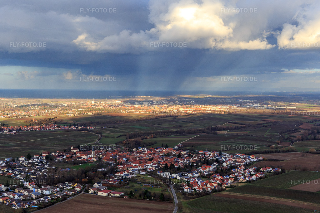 Luftbild: Ortsansicht von Südwesten im Ortsteil Mörzheim in Landau im Bundesland Rheinland-Pfalz in Deutschland. Foto: IMG_130303.jpg vom 06.01.2022 durch Werner Riehm/FLY-FOTO.de