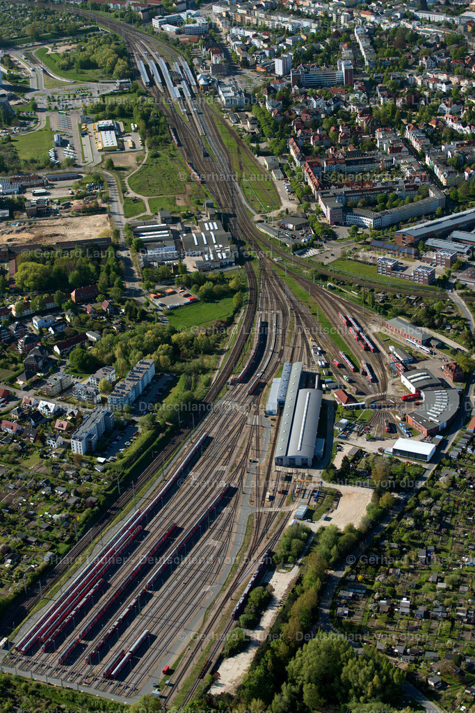 3801361 | ROSTOCK 08.09.2021 Gefülltes Stadtbahn S-Bahn- Depot und Abstellgleise der Deutschen Bahn in Rostock im Bundesland Mecklenburg-Vorpommern, Deutschland. Weiterführende Informationen bei: DB Netz AG,  DB Regio AG,  Deutsche Bahn AG. // S-Bahn railway station and sidings of Deutschen Bahn in Rostock in the state Mecklenburg - Western Pomerania, Germany. Further information at: DB Netz AG,  DB Regio AG,  Deutsche Bahn AG. Foto: Gerhard Launer