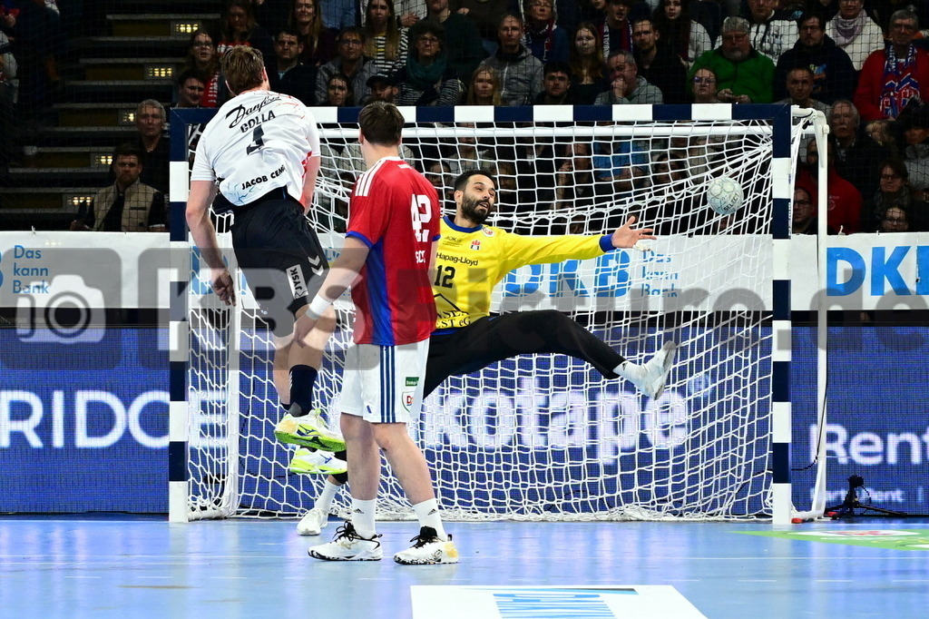 KBS Picture_HSVH-SGFl-Handewitt_021 | v.v. Schmidt Jan (HSV Hamburg) , Golla Johannes (SG Fl.-Handewitt) , El Tayar Mohamed (HSV Hamburg) ,Sportarena :  Barclays Arena Hamburg, - Realisiert mit Pictrs.com