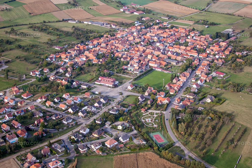Aerial view: Agricultural fields and arable land in Uhrwiller in the state Bas-Rhin, France. – Photo: IMG_53616.jpg taken on 09/30/2012 by Werner Riehm/FLY-FOTO.com – Resolution of the original: 4752 x 3168 px