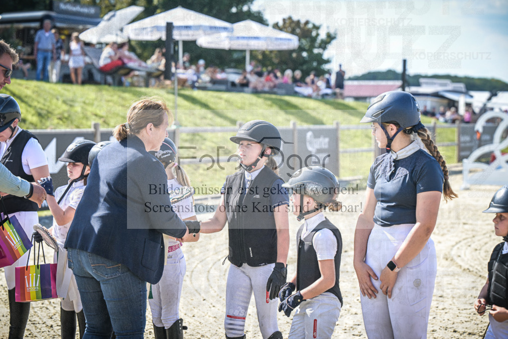 DOS_0023 | Entdecke hochwertige Reitturnierfotos von Foto Oger. Professionell, emotional und authentisch – jetzt Lieblingsmomente im Shop bestellen.Deutschlandweite Turnierfotografie. - Realisiert mit Pictrs.com