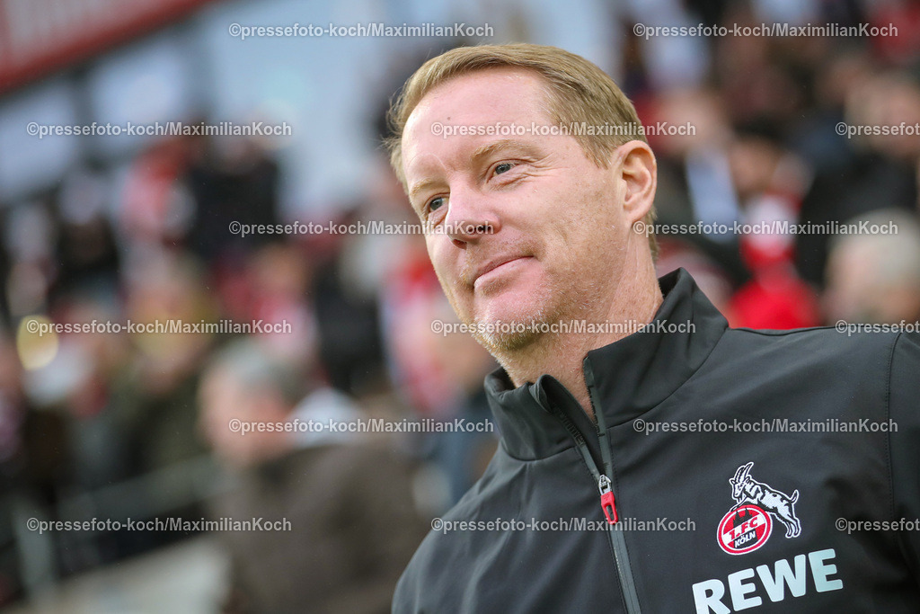 RWE06012402101 | 06.01.2024, Essen, Fußball, Herren, Stadion an der Hafenstraße, Testspiel, Rot-Weiss Essen – 1. FC Köln:  Der neue Cheftrainer Timo Schultz (1.FC Köln) bei seinem ersten Spiel für den Kölner FC. 
DFB regulations prohibit any use of photographs as image sequences and or quasi-video.