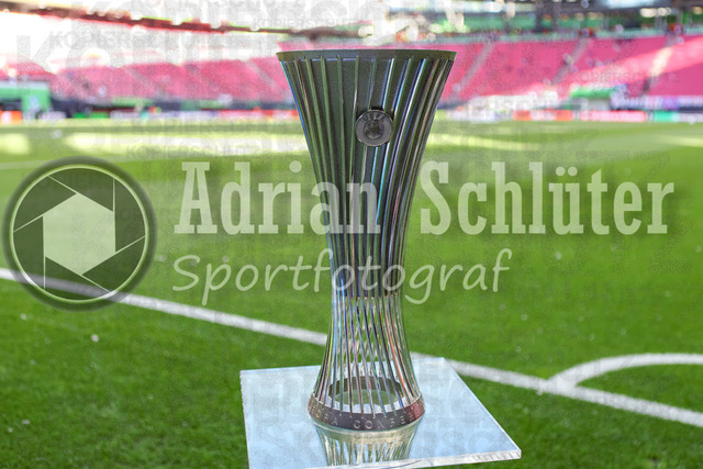 27.05.2026, EUR, Fussball, Herren, Conference League Finale, Saison 2025/2026, Crytsal Palace F.C. - Rayo Vallecano de Madrid | der Conference League Pokal