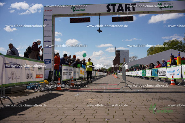 FSC05115 | Willkommen im Bildershop des Tangermünder Elbdeichmarathons. Die Bilder wurden größtenteils mit Startnummern hinterlegt.  Bitte verwenden Sie die Suchfunktion ("Suche"-Button links oben). - Realisiert mit Pictrs.com