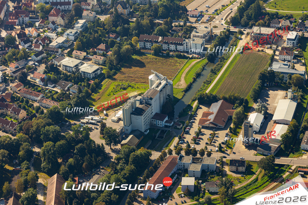 Das Luftbild der Stadt Aichach wurde 2021 vom Flugzeug heraus erstellt (keine Drohne) Aufnahmehöhe ca.450 Meter- hohe Bildauflösung und Druck-Qualität garantiert!