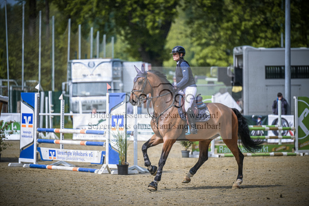 DOS_7233 | Entdecke hochwertige Reitturnierfotos von Foto Oger. Professionell, emotional und authentisch – jetzt Lieblingsmomente im Shop bestellen.Deutschlandweite Turnierfotografie. - Realisiert mit Pictrs.com