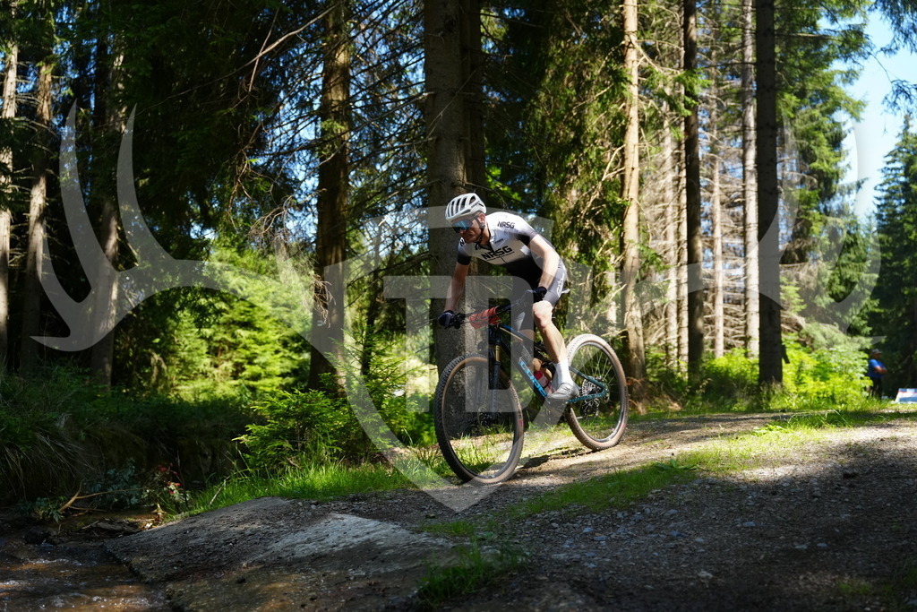 FC101628 | Fotogalerie der Treibjagd im Dunkelwald - Dein MTB Etappenrennen im Erzgebirge - Realisiert mit Pictrs.com